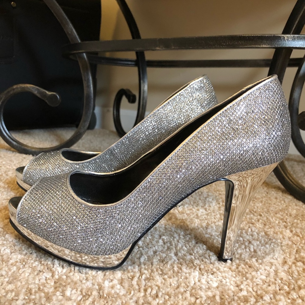 Ladies size 6.5 silver sexy heels